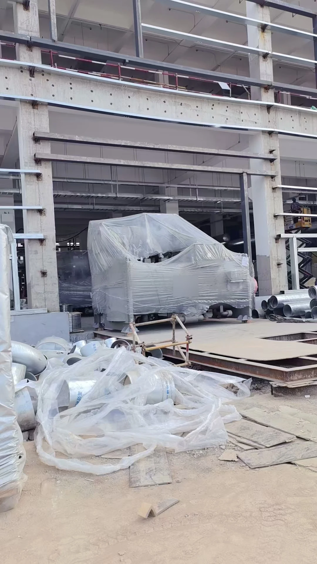 Wrapped chiller equipment delivered to the Tongchuan New Energy Industrial Park project building
